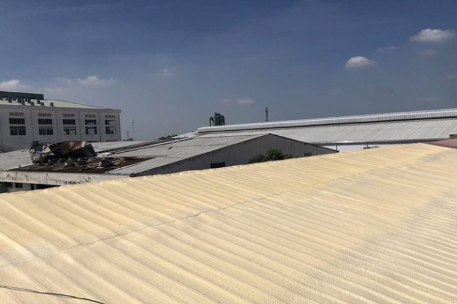 Phun Foam chống nóng mái tôn Bình Dương