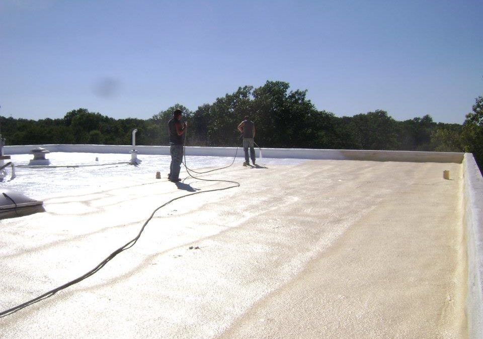 Thực hiện thi công phun foam cách nhiệt cho nhà xưởng